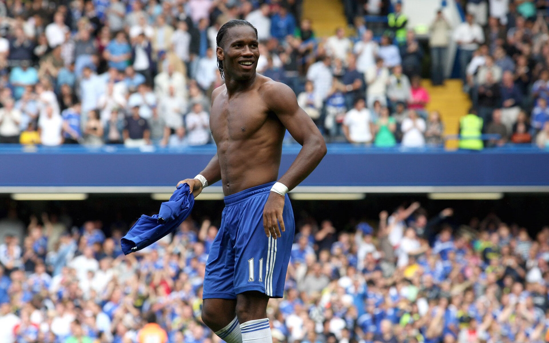 多语言解说：让全球观众零距离“看球”