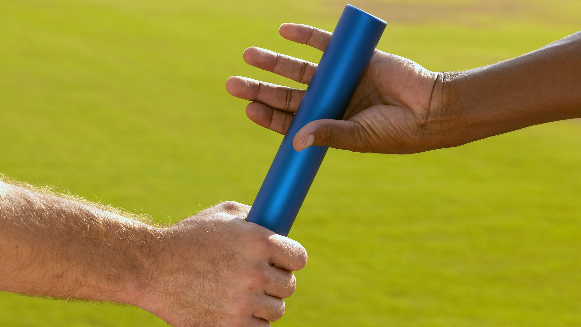 多语言解说：让全球观众零距离“看球”